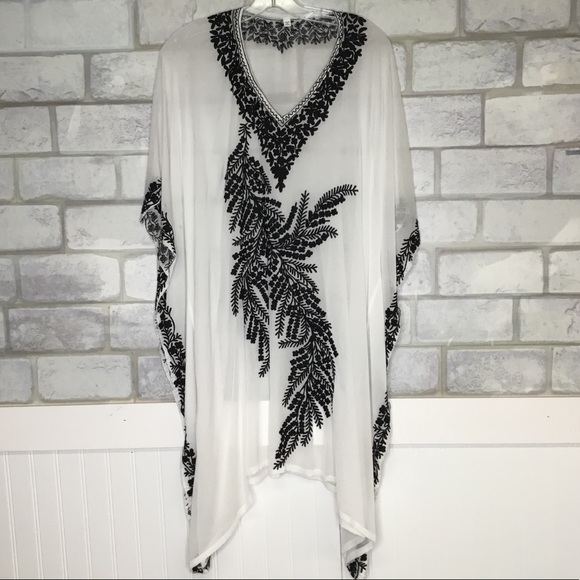 Dresses & Skirts - NWOT stunning resort wear cover up dress